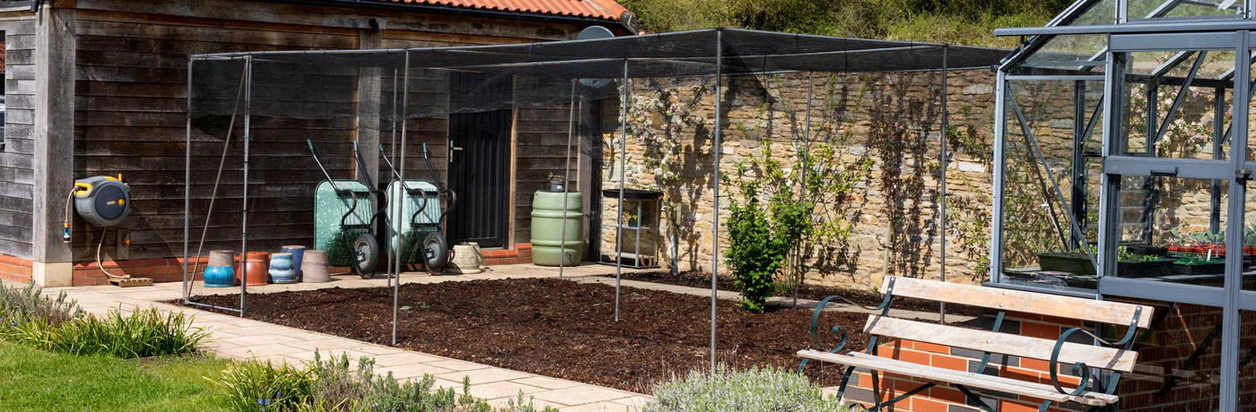 uploads/images/0005_steel_fruit_cage_1400x