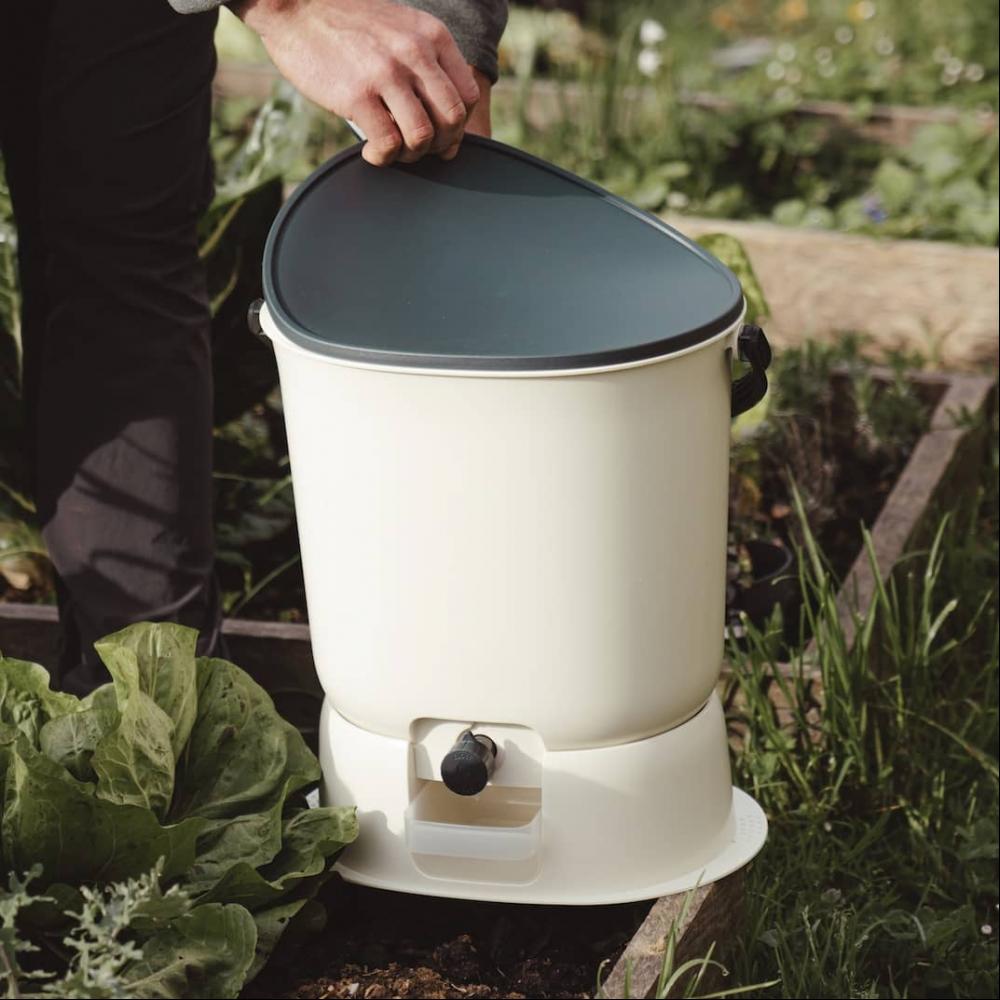 Turn Food Waste into Fertiliser 2