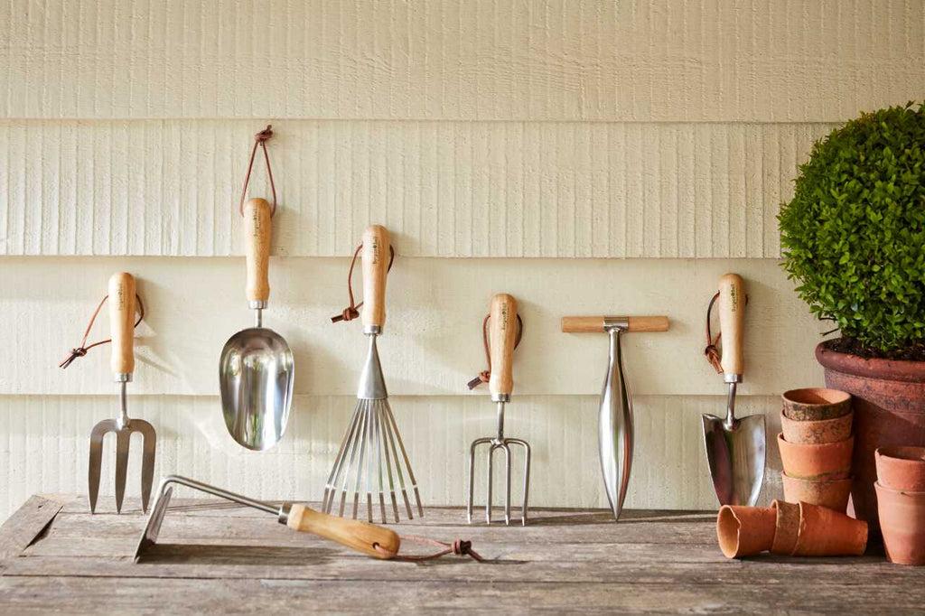 uploads/images/_cdn_shop_collections_national Trust Burgon and Ball Hand Fork 02 Low Res_1024x1024