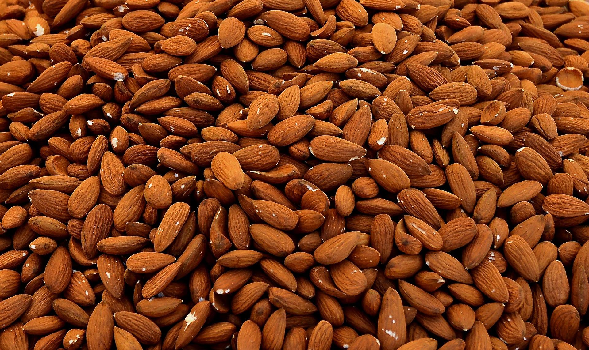 almonds 1571810_1920
