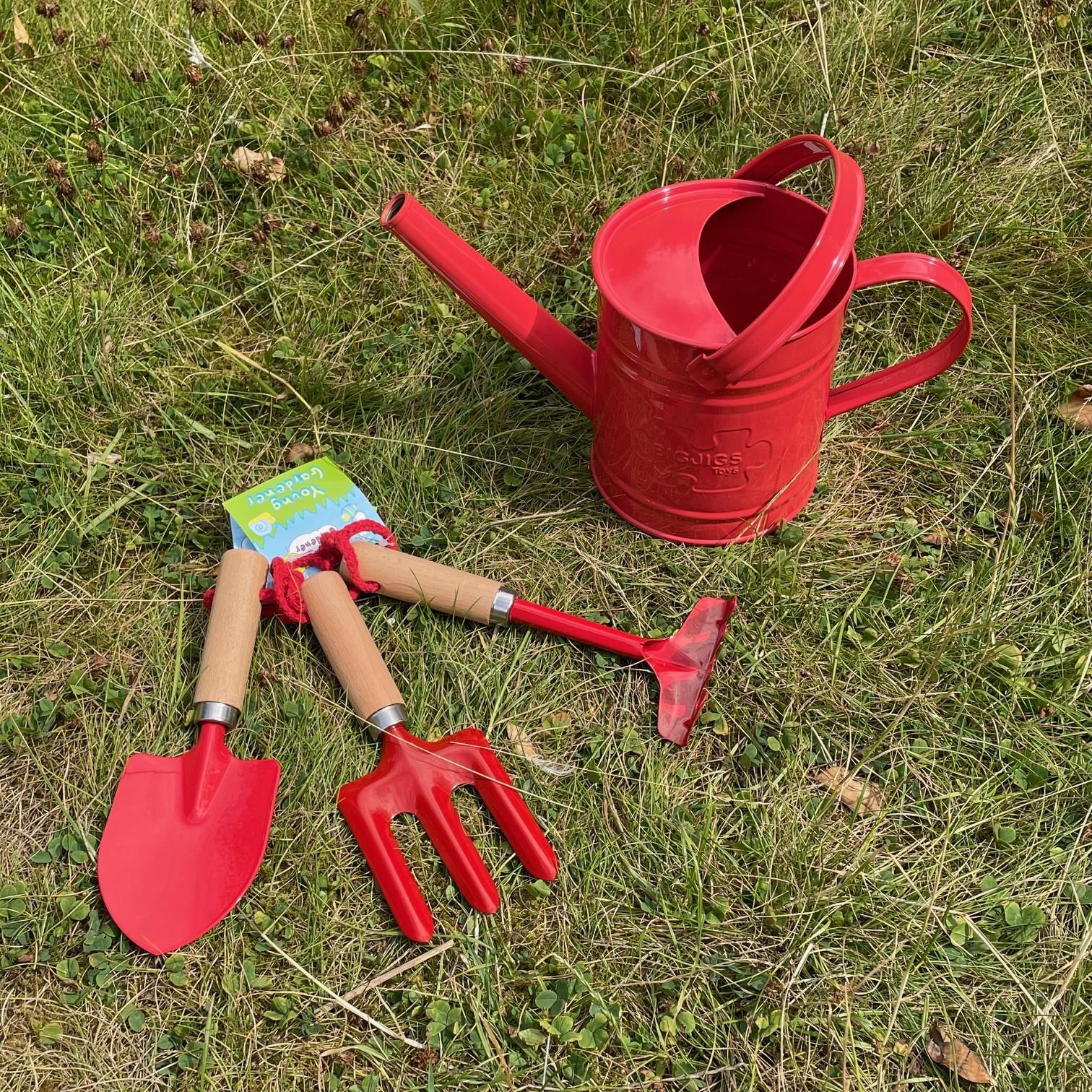 uploads/images/Anh Tools and Watering Can 2