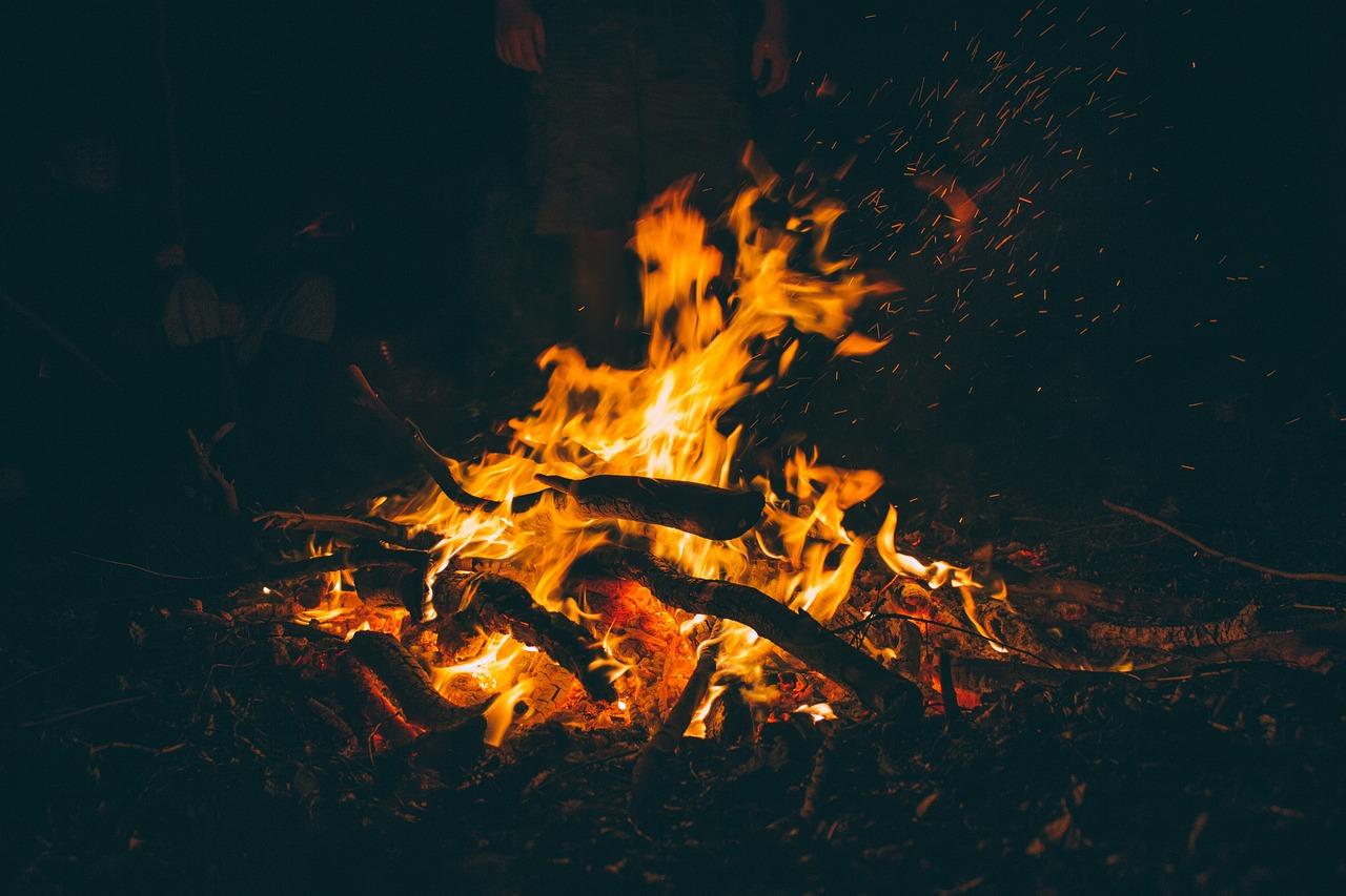 bonfire 1835829_1280