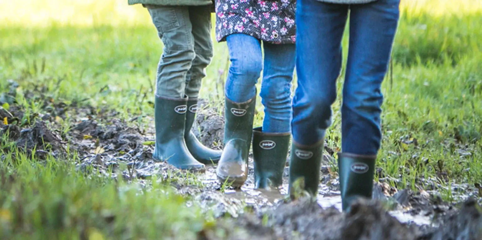 uploads/images/Childrens Wellies Header Gumleaf