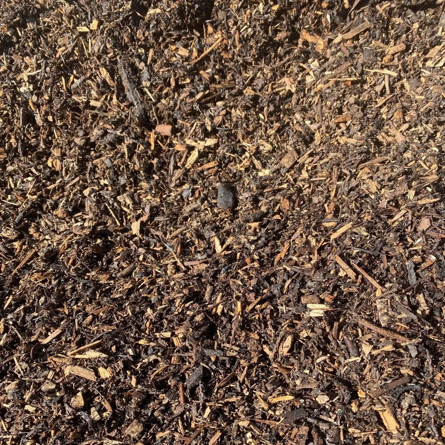 uploads/images/Decorative Mulch1 E1649935390296