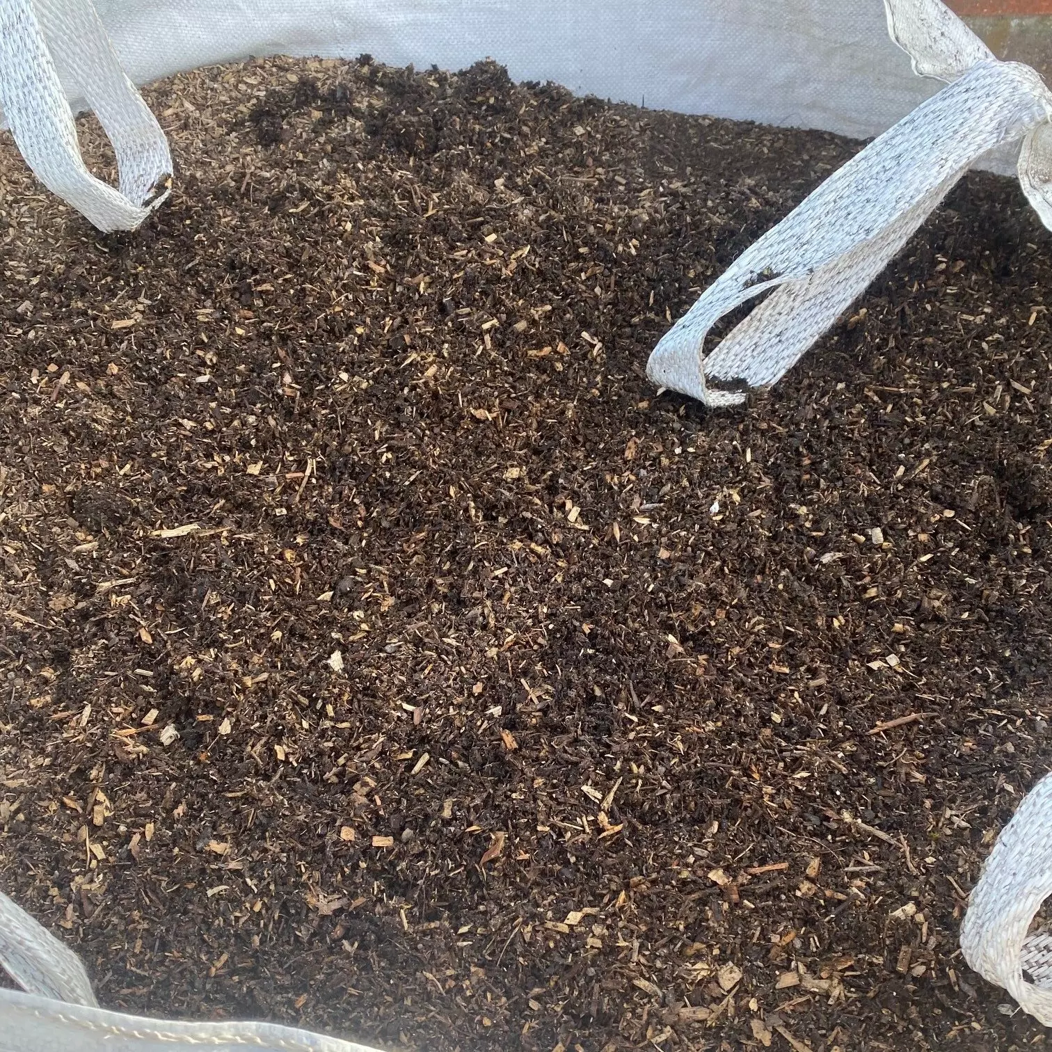 uploads/images/Decorative Mulch4 E1649935523991