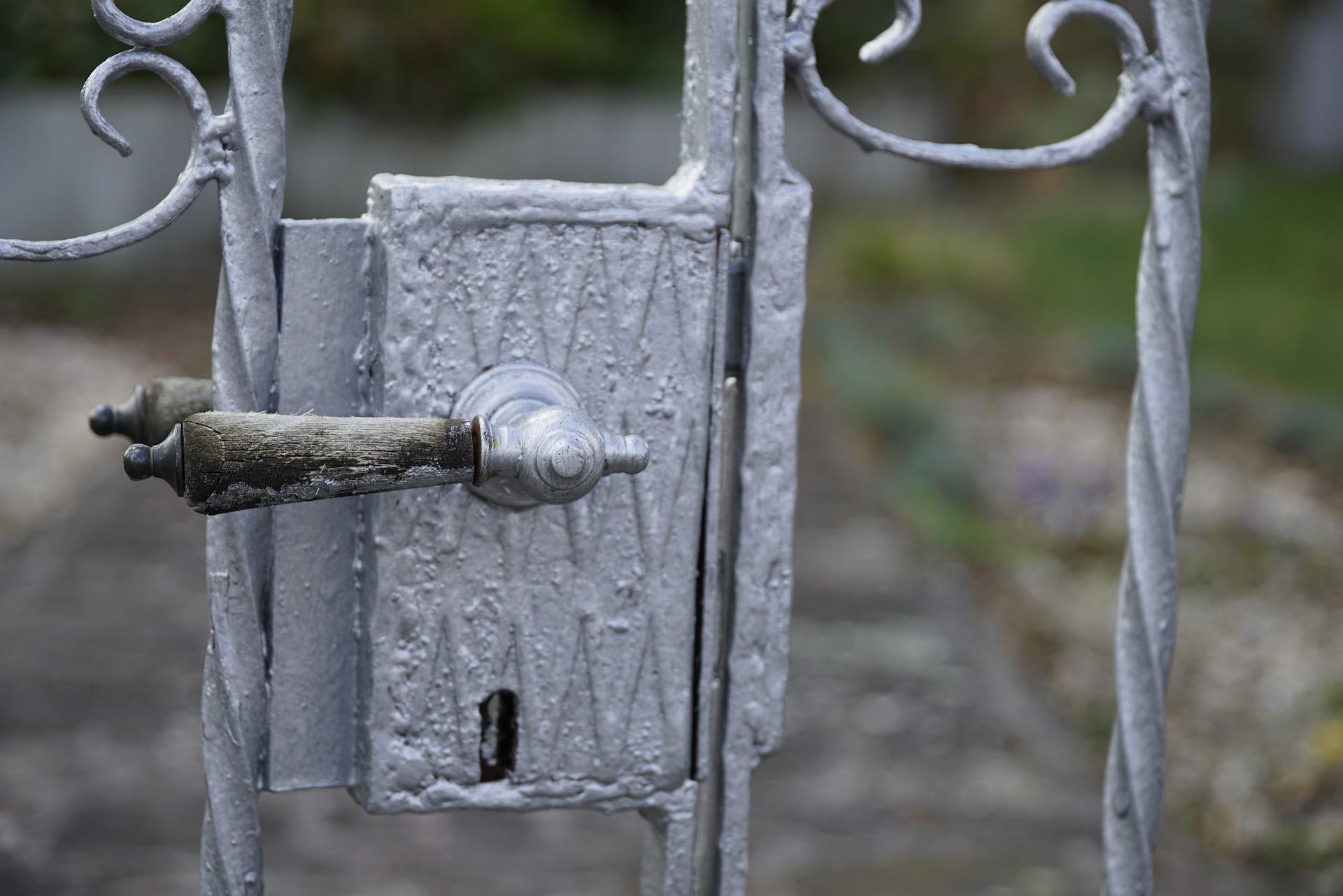 uploads/images/Door 4988116_1920