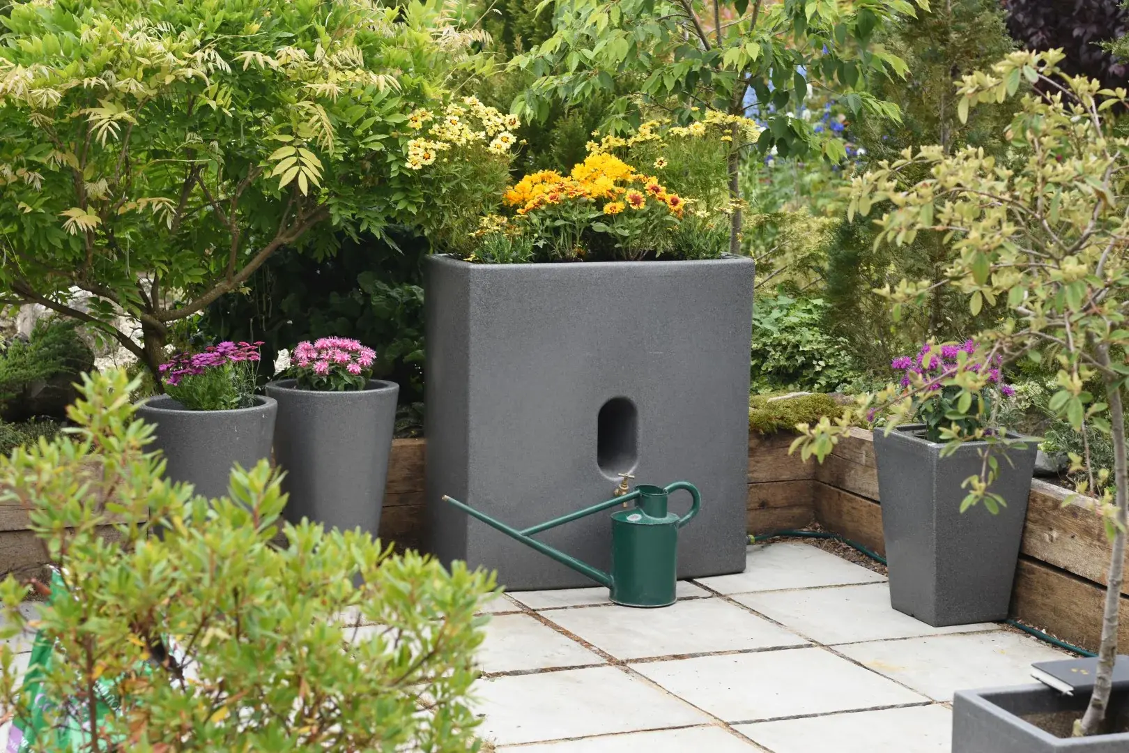 uploads/images/Etills_limited_ _oasis_water_butt_planter