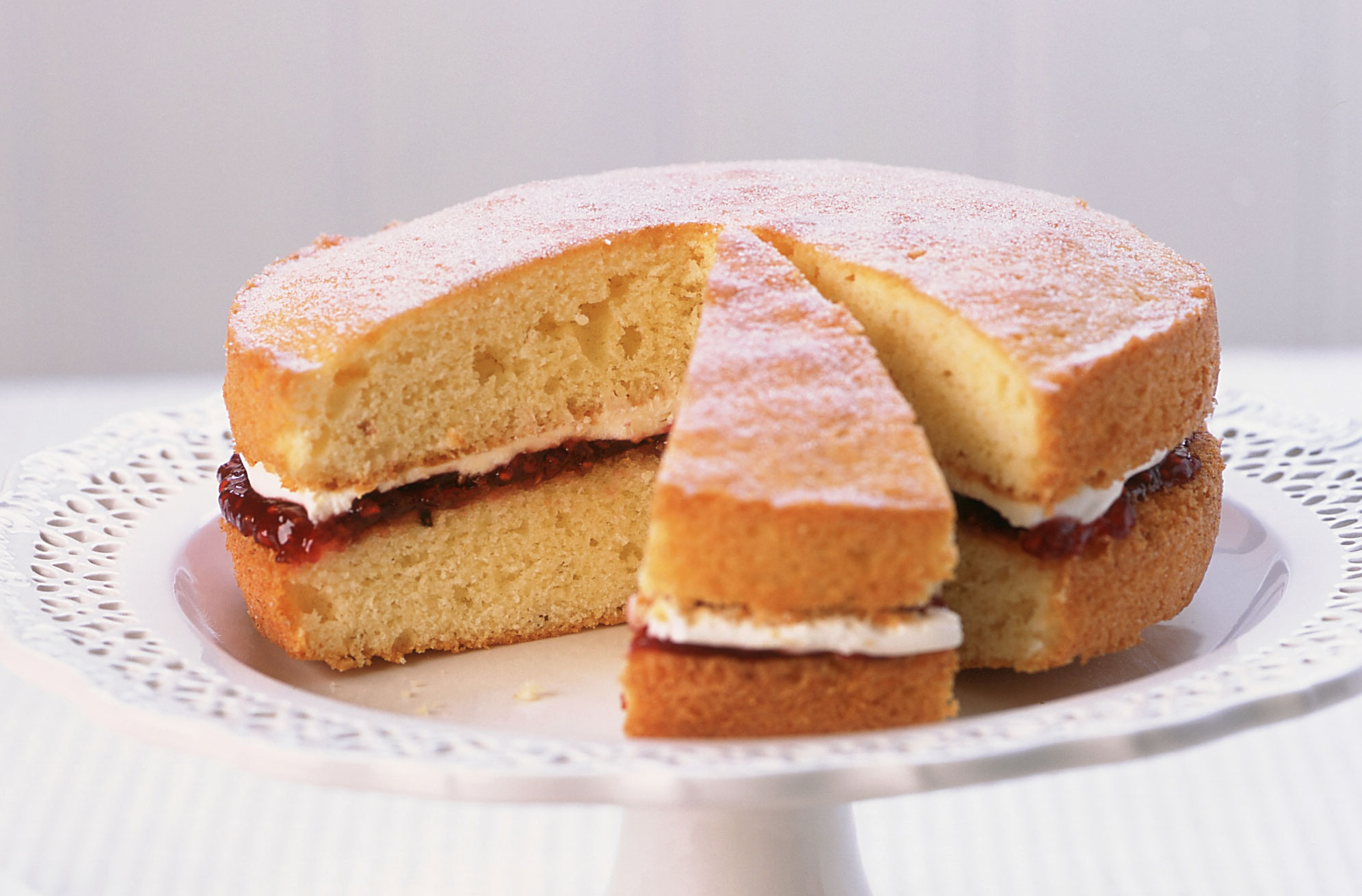 uploads/images/Victoria-sponge-recipe (1).jpg