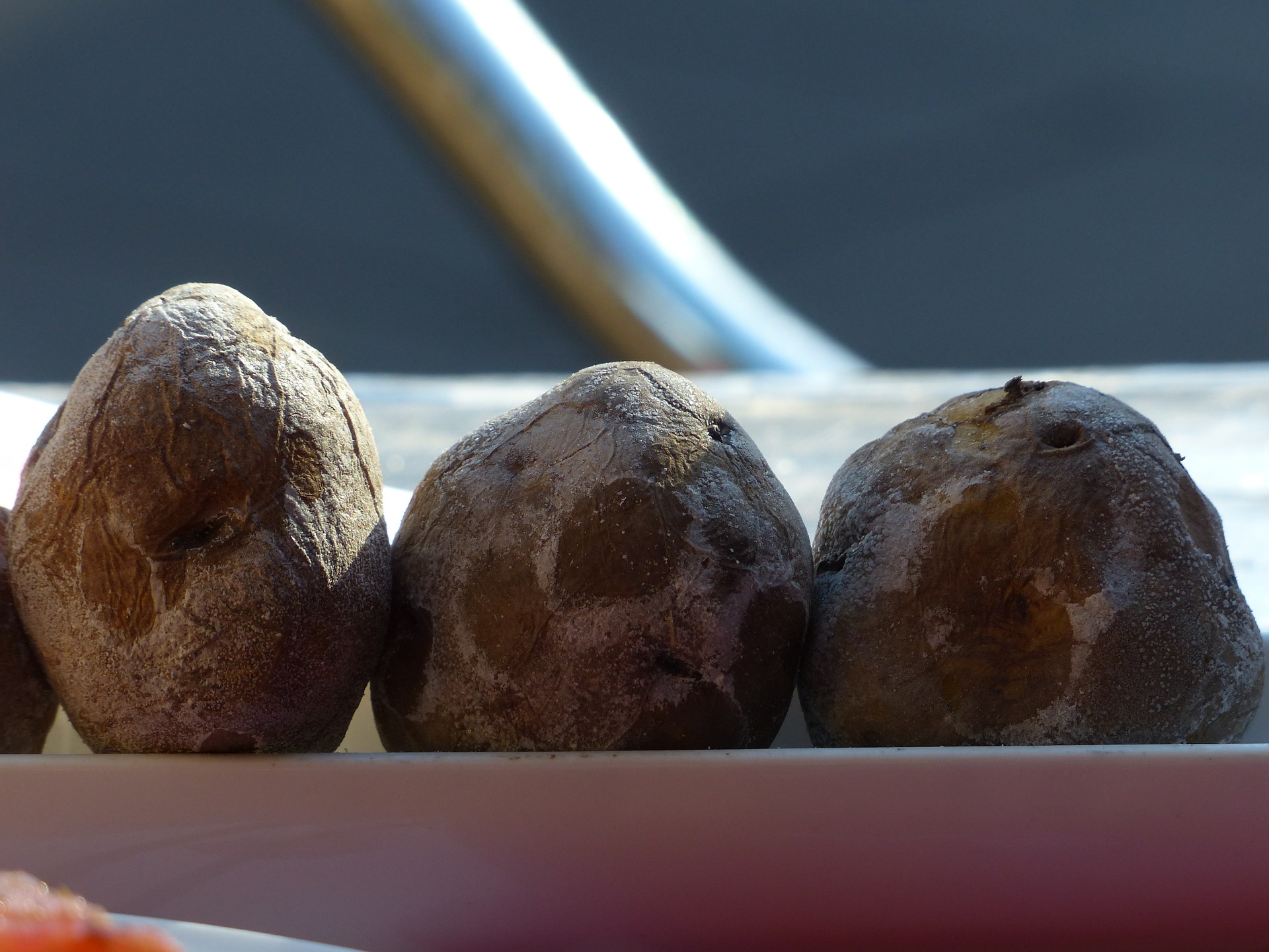 uploads/images/wrinkly-potatoes-406480_1920.jpg