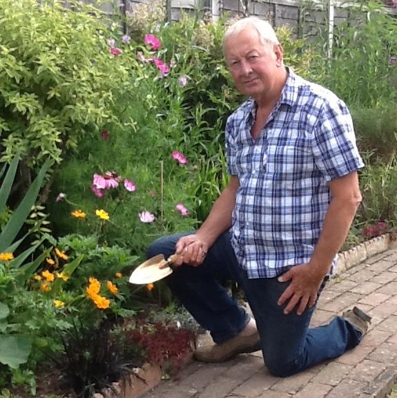 uploads/images/Rod Norman Wth Castor Trowel