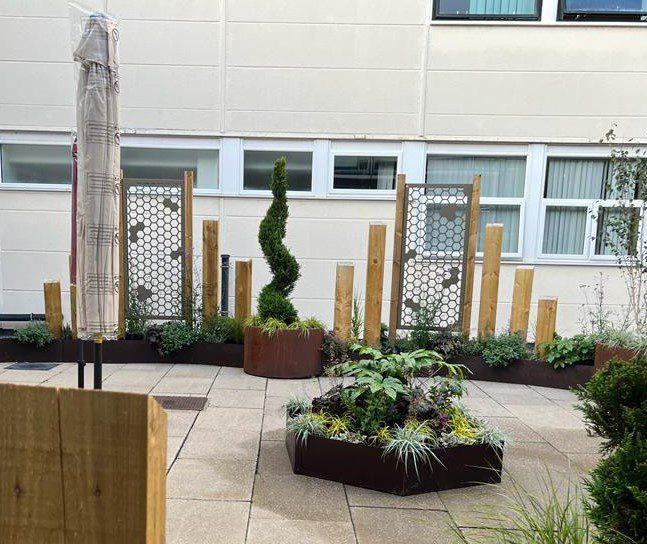 uploads/images/Steel Trellis Planter From Everedge 3