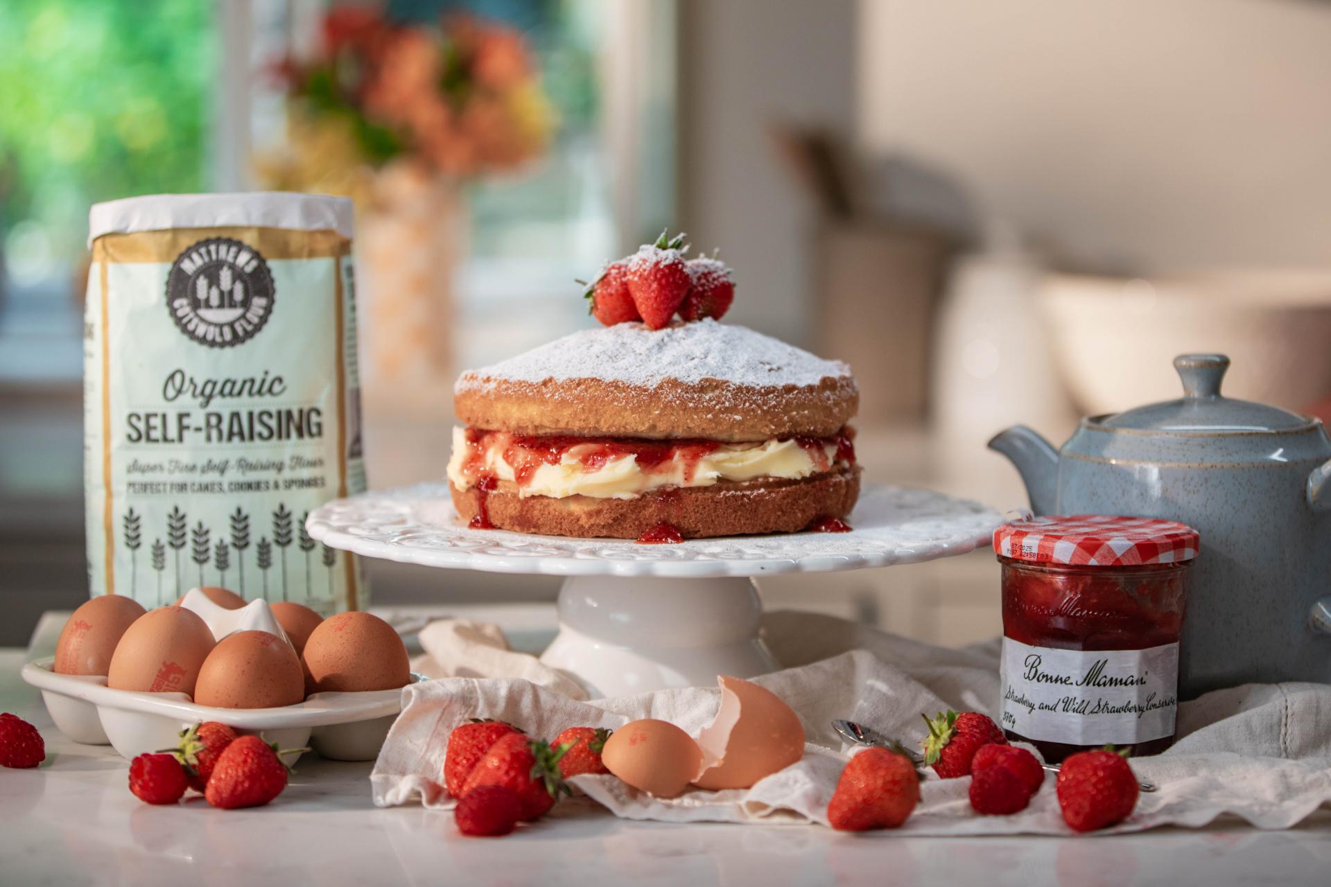 uploads/images/Uk Organic Self Raising Flour Lifestyle Recipe Organic Cotswold 5 Step Sponge Landscape 9